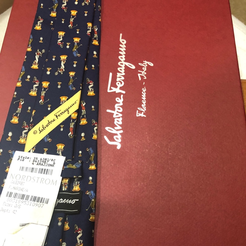 BNWT Salvatore Ferragamo Tie Golfers